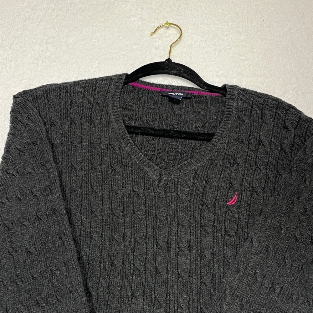Nautica XL Charcoal Cable Knit V-Neck Sweater Purple/Pink Logo Preppy - Picture 3 of 9